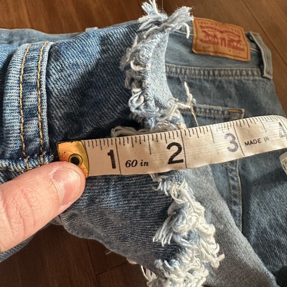 Levi’s distressed denim shorts high rise button fly size W33 - Picture 6 of 9